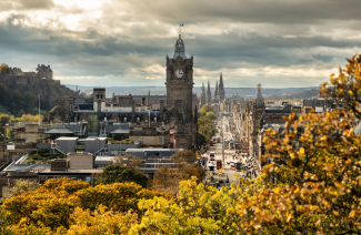 Schottland - Blick auf Edinburgh im Herbst